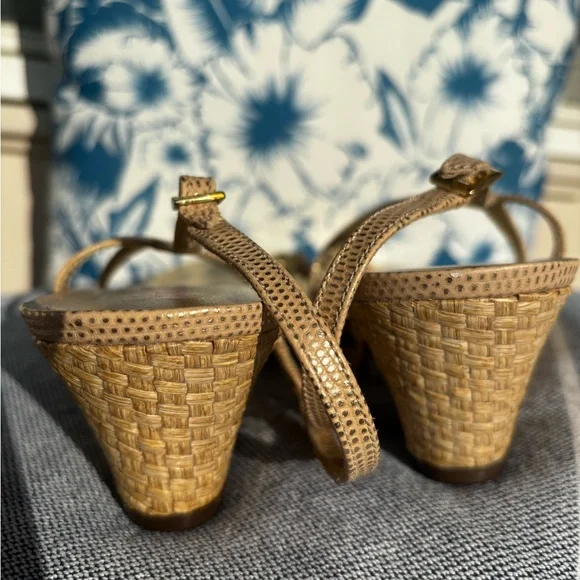 Lilly Pulitzer NEW Gold Metallic T-Strap Sandals 10M - Picture 7 of 10